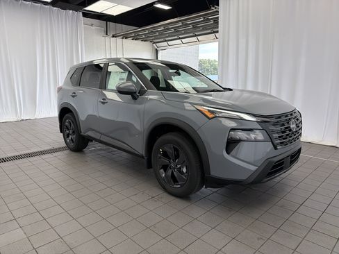 Used 2026 Nissan Rogue SV AWD/4WD image 3