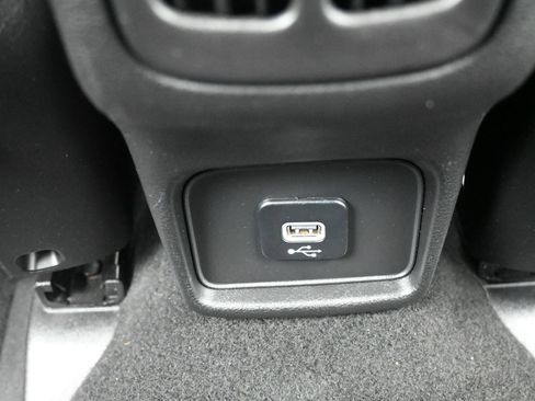 Used 2018 Jeep Compass Latitude AWD/4WD image 36