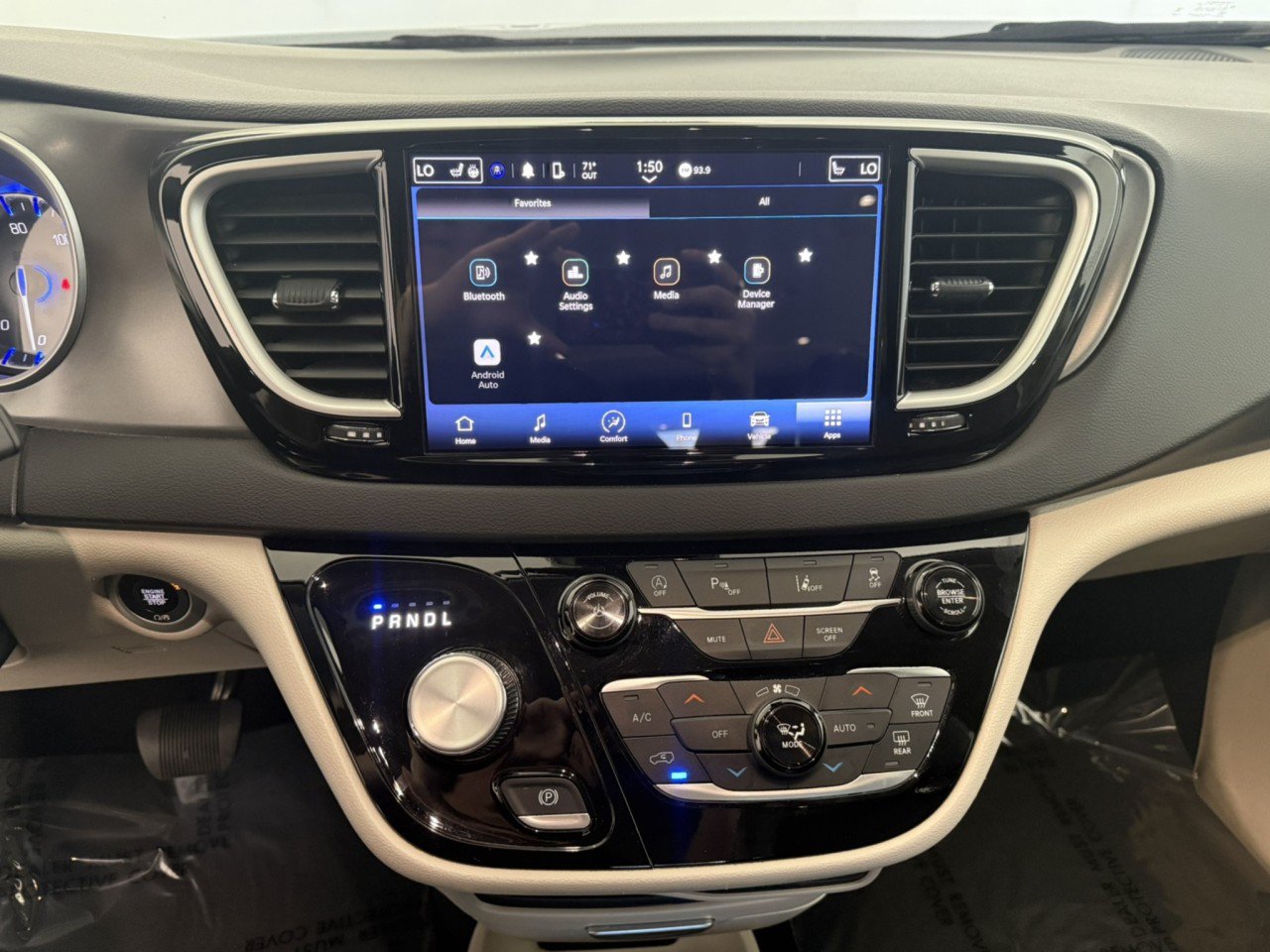 Used 2024 Chrysler Pacifica Touring-L FWD image 19