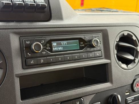 Used 2022 Ford E-350 and Econoline 350 Super Duty image 25