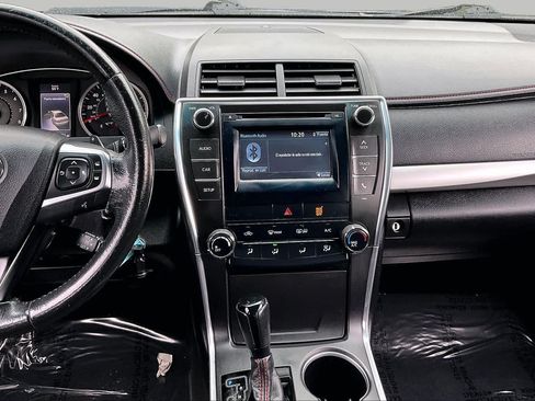 Used 2015 Toyota Camry SE FWD image 7