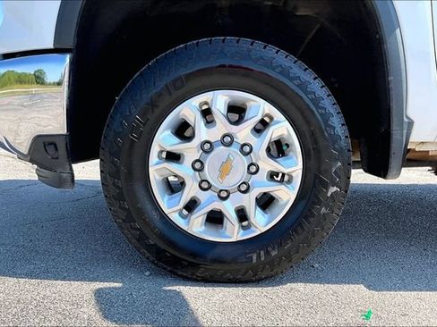 Used 2024 Chevrolet Silverado 2500 LT AWD/4WD image 35