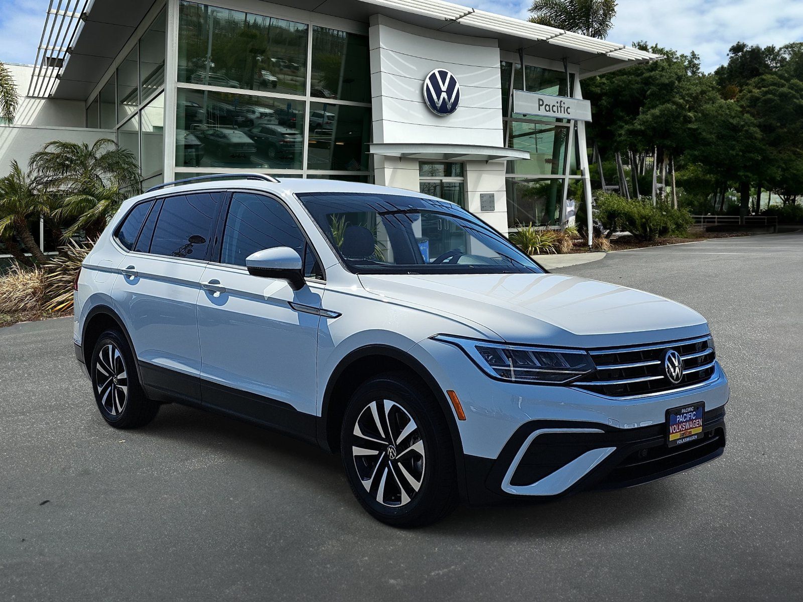 Used 2023 Volkswagen Tiguan S FWD image 3