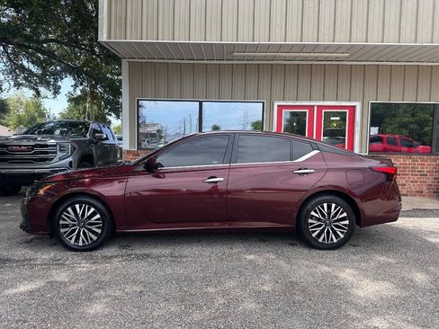 Used 2023 Nissan Altima 2.5 SV FWD image 6