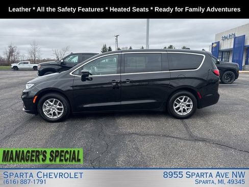 Used 2025 Chrysler Pacifica Select FWD image 6