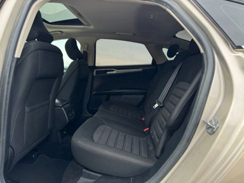 Used 2019 Ford Fusion SE AWD/4WD image 14