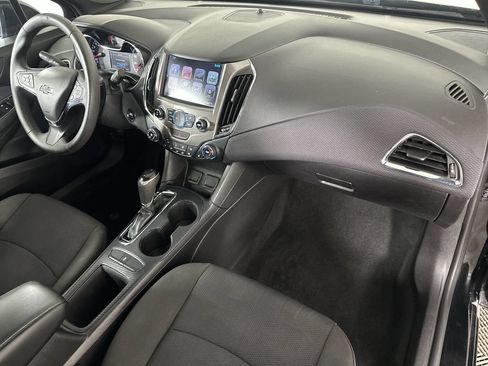 Used 2017 Chevrolet Cruze LT w/ Sun And Sound Package FWD image 32