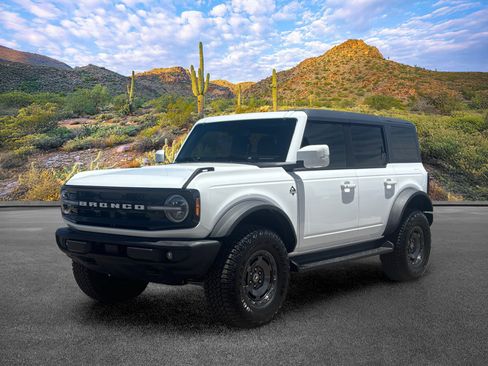 Used 2025 Ford Bronco Outer Banks w/ Sasquatch Package AWD/4WD image 8