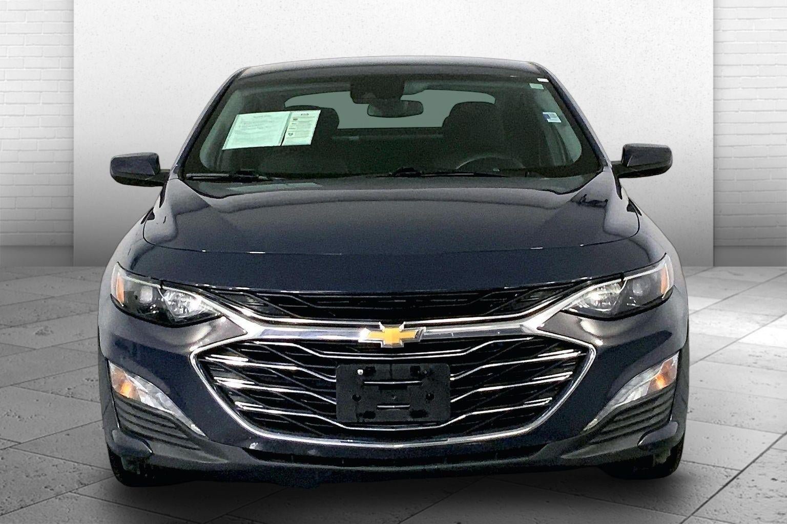 Used 2025 Chevrolet Malibu LT FWD image 2