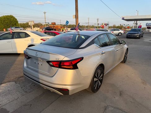 Used 2022 Nissan Altima 2.5 SV image 5