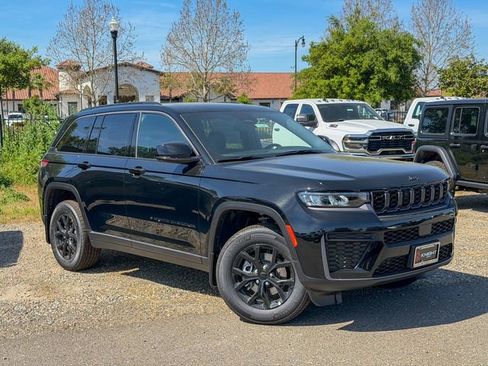 New 2026 Jeep Grand Cherokee 4WD image 2