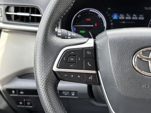 Certified 2023 Toyota Sienna Limited FWD image 36