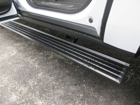 New 2026 Chevrolet Suburban High Country image 14