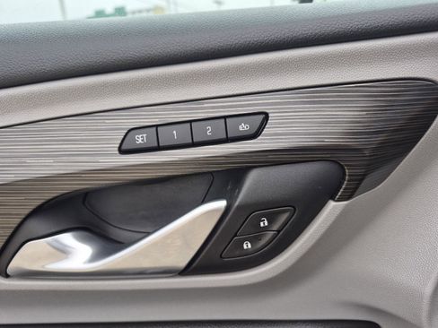 Used 2018 GMC Terrain SLT w/ Preferred Package image 8