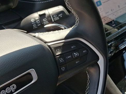 Used 2022 Jeep Grand Cherokee L Limited AWD/4WD image 19