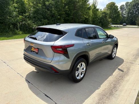 Used 2024 Chevrolet Trax LS FWD image 9