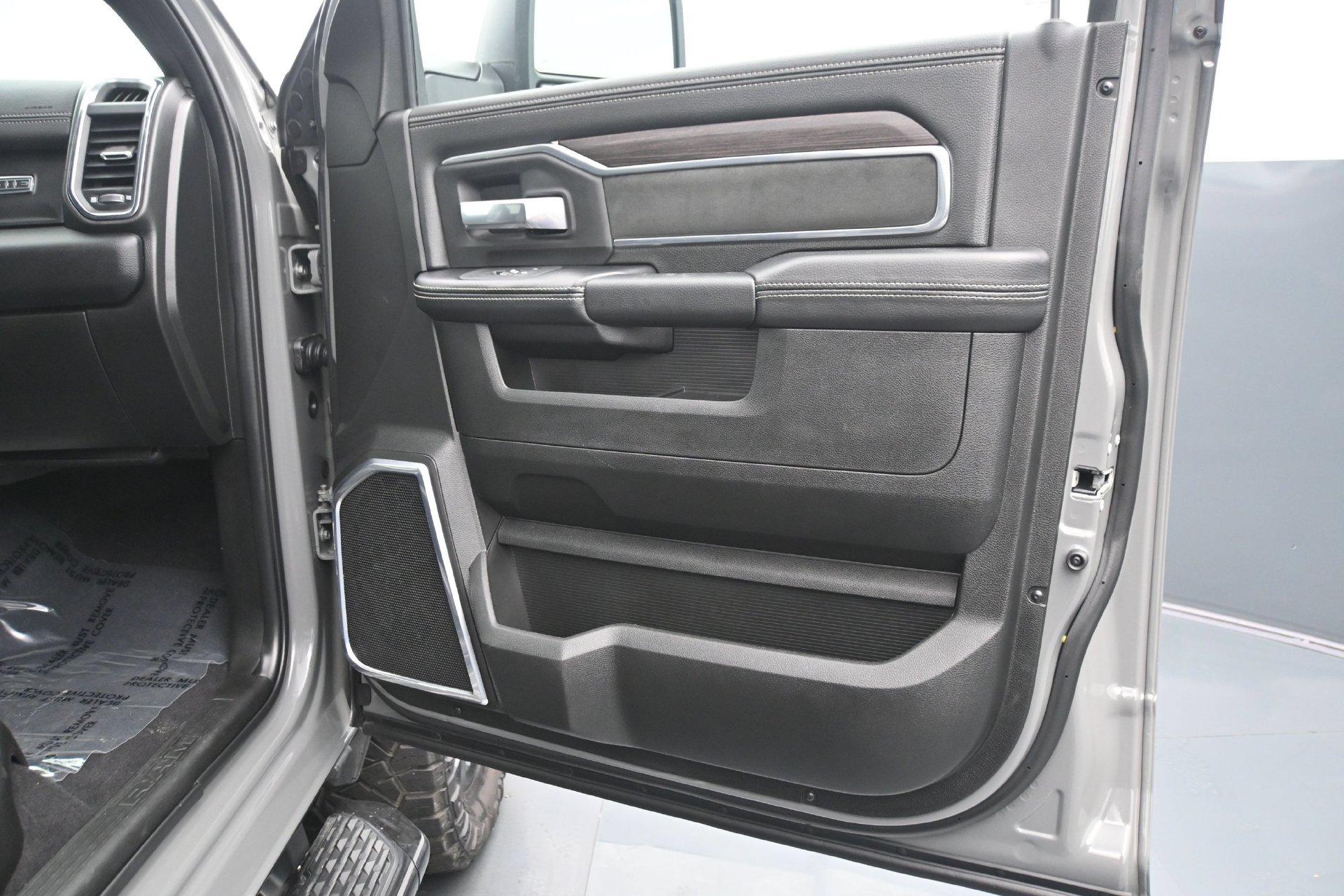 Used 2026 RAM 2500 Laramie w/ Night Edition AWD/4WD image 12