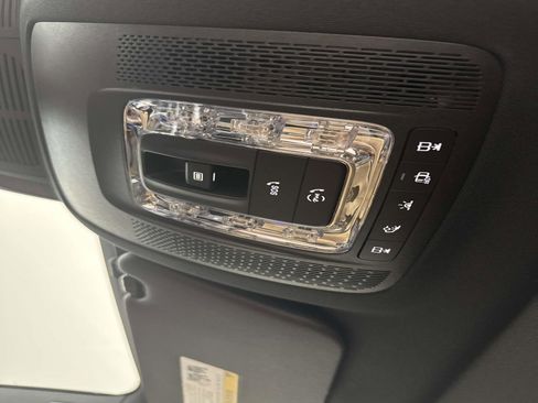 Certified 2025 Mercedes-Benz GLS 450 4MATIC image 33