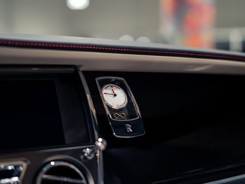 Used 2018 Rolls-Royce Dawn RWD image 26