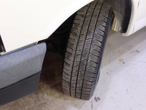 Used 2009 Chevrolet Express 2500 image 11