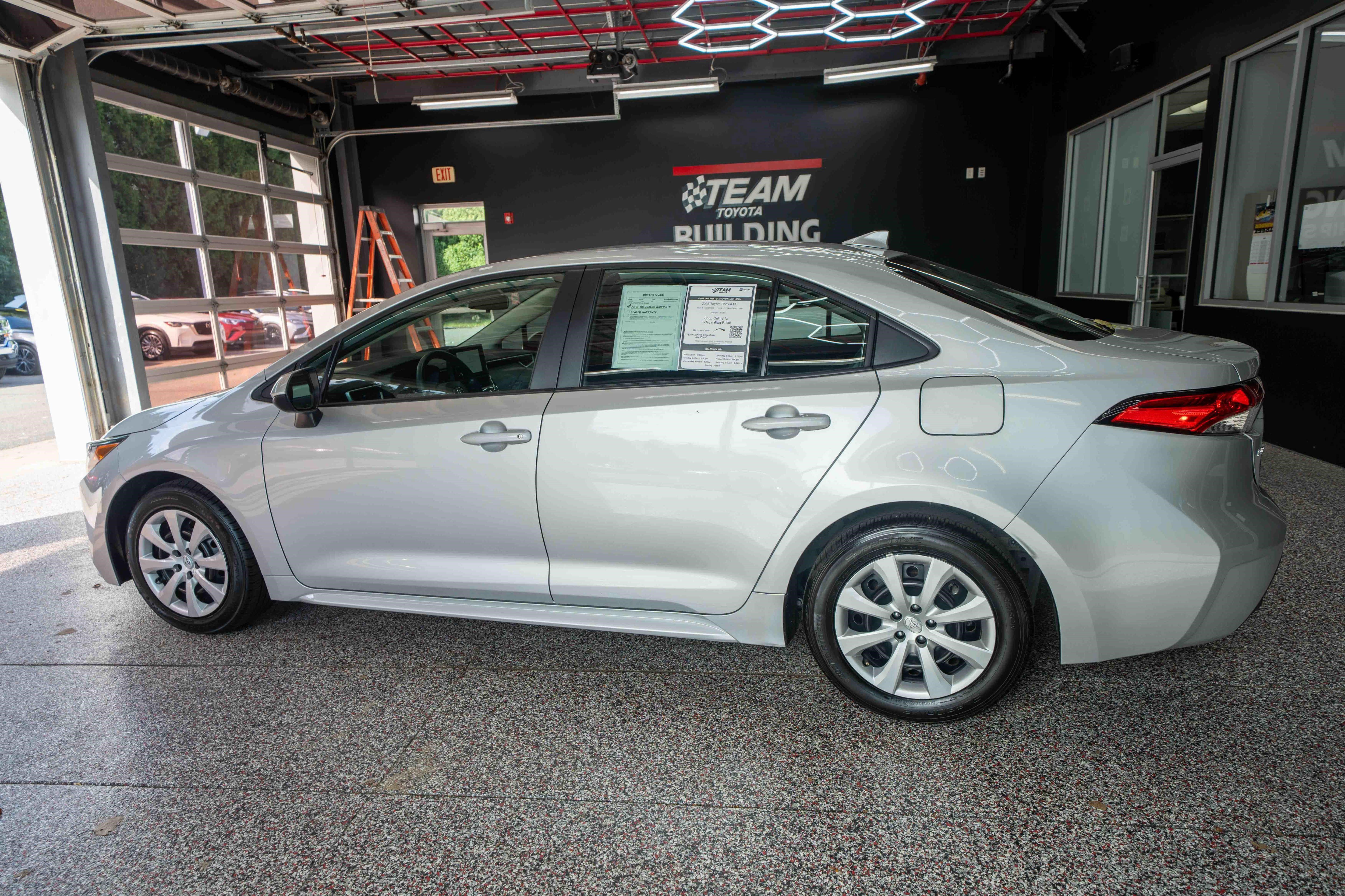 Used 2025 Toyota Corolla LE FWD image 2