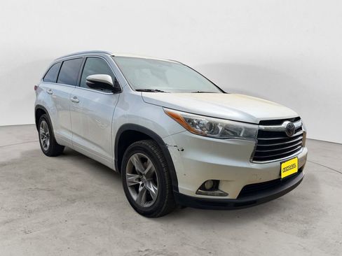 Used 2015 Toyota Highlander Limited w/ Driver Technology Package image 6