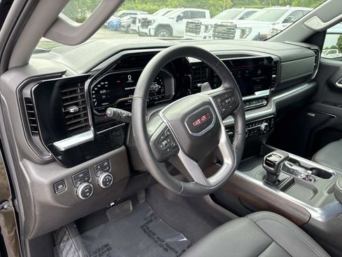 Certified 2024 GMC Sierra 1500 SLT w/ SLT Premium Plus Package AWD/4WD image 17