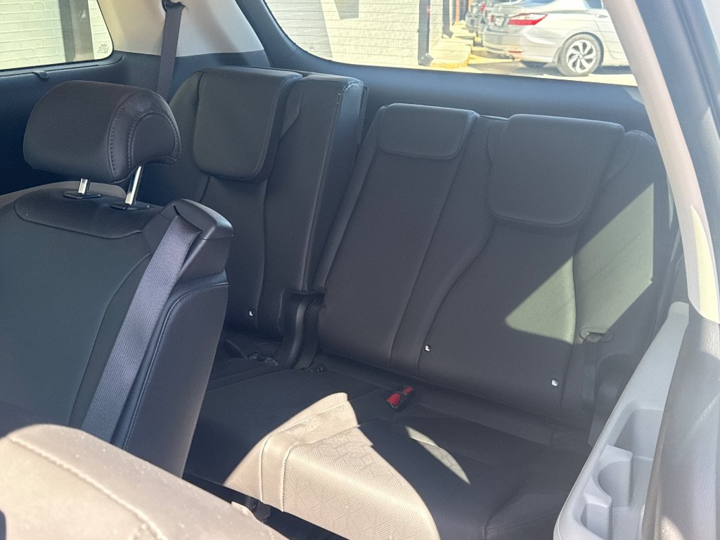 Used 2024 Kia Carnival EX FWD image 13