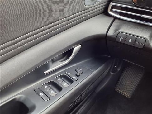 Certified 2025 Hyundai Elantra SEL image 23