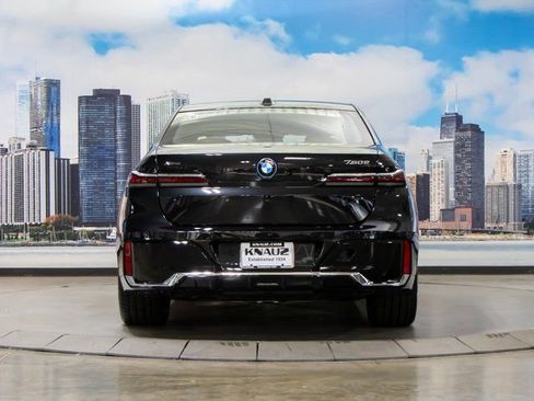 Used 2025 BMW 750e xDrive w/ Premium Package image 11