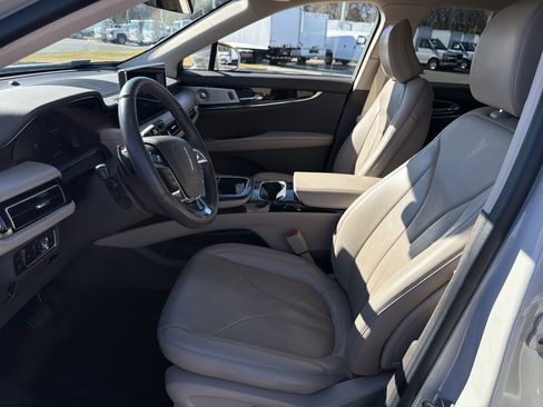 Used 2023 Lincoln Nautilus Reserve w/ Equipment Group 202A image 16