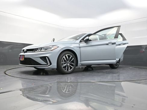 New 2025 Volkswagen Jetta SE image 29