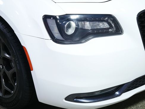 Used 2018 Chrysler 300 S AWD/4WD image 16