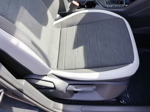 New 2025 Volkswagen Taos SE image 43