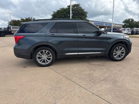 Used 2022 Ford Explorer XLT w/ Equipment Group 202A RWD image 8