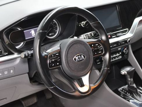 Used 2020 Kia Niro LXS FWD image 13
