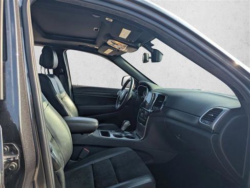 Used 2019 Jeep Grand Cherokee Altitude image 16