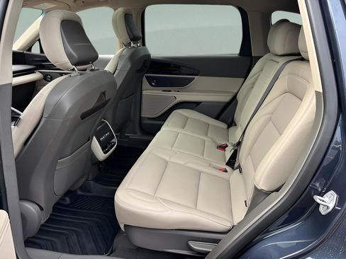 Used 2024 Lincoln Nautilus Premier w/ Equipment Group 102A image 11