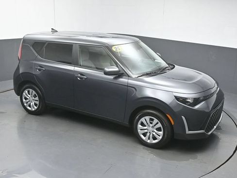 Used 2025 Kia Soul LX FWD image 40
