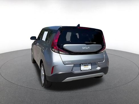 Used 2025 Kia Soul LX w/ LX Technology Package FWD image 10