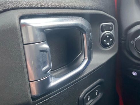 Used 2025 Jeep Wrangler Unlimited Rubicon 4xe image 17