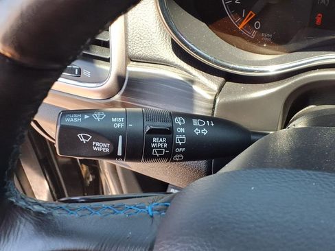 Used 2019 Jeep Grand Cherokee Laredo image 24