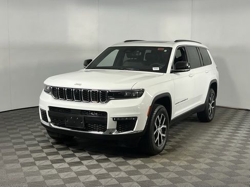 Used 2024 Jeep Grand Cherokee L Limited w/ Luxury Tech Group II image 3