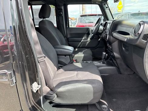 Used 2017 Jeep Wrangler Unlimited Sport w/ Quick Order Package 24S AWD/4WD image 9