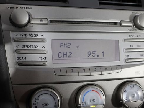 Used 2011 Toyota Camry LE FWD image 25