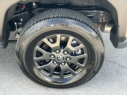Used 2025 Toyota 4Runner SR5 AWD/4WD image 17