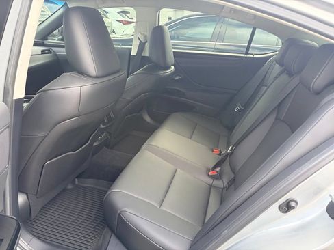 Used 2025 Lexus ES 350 w/ Accessory Package (Z2) FWD image 6