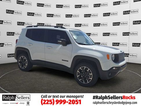 Used 2023 Jeep Renegade Latitude w/ Sun/Sound Group AWD/4WD image 1
