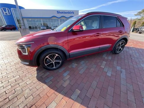 Used 2024 Kia Niro EX image 12