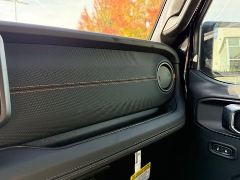 New 2025 Jeep Gladiator Mojave w/ Convenience Group image 26